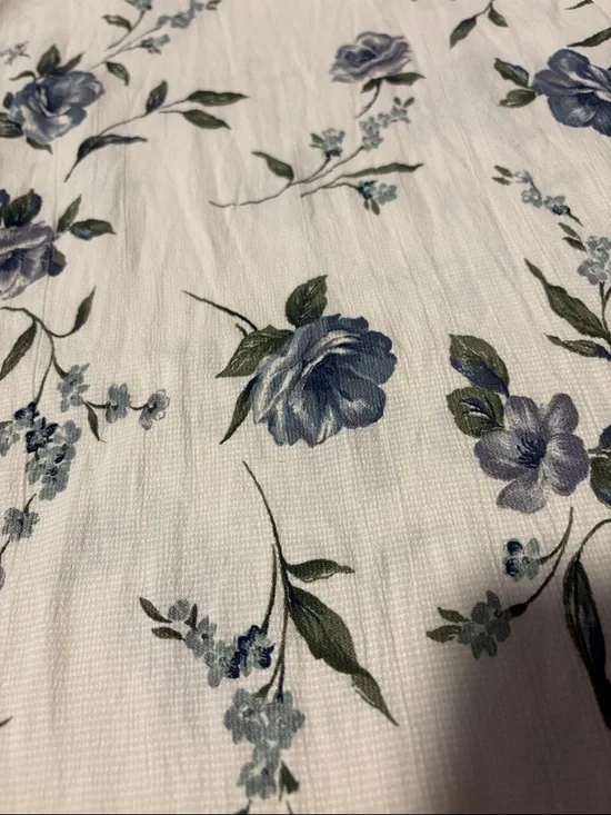 Vintage Sleeveless White Floral Midi Dress with Blue Rose Print - Picture 2 of 5